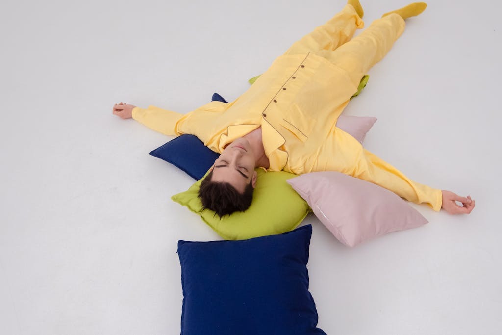 Czy spanie na podłodze jest zdrowe? Odkryj korzyści i zagrożenia