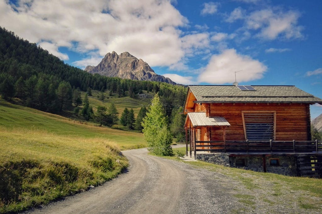 Jak zabezpieczyć niezamieszkały dom przed zimą i uniknąć szkód