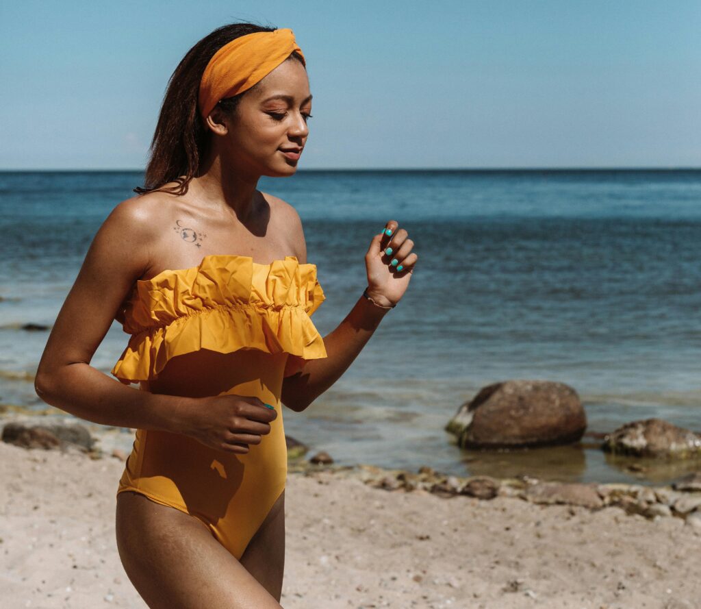 Moda plażowa 2026: minimalizm, retro i nowe inspiracje sezonu